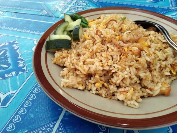 Bir Tabak Nasi Goreng Ayam Anlamı Kızarmış Pilav Tavuk Endonezya — Stok fotoğraf