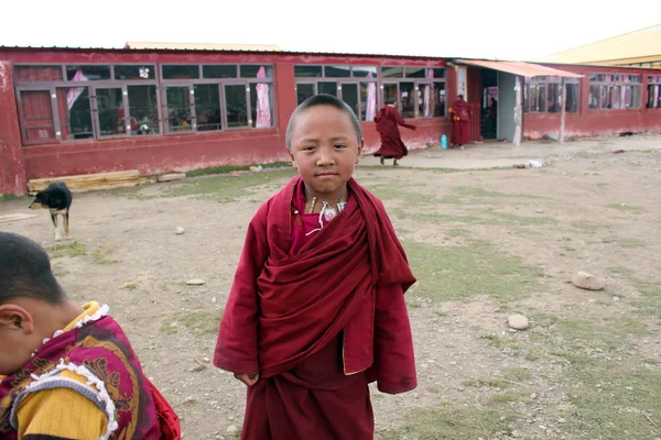 Niños Monjes Tibetanos Sonriendo Cámara Tomado Amdo Tibet China Marzo — Foto de Stock