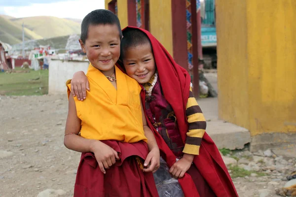 Niños Monjes Tibetanos Sonriendo Cámara Tomado Amdo Tibet China Marzo — Foto de Stock