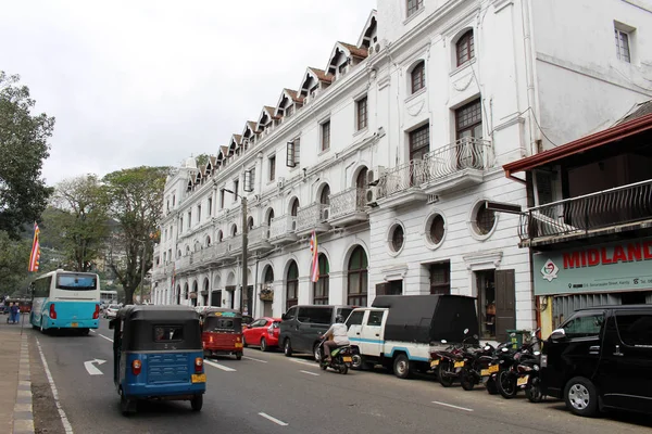 Traducción Edificios Coloniales Vehículos Alrededor Carretera Principal Kandy Tomado Sri — Foto de Stock