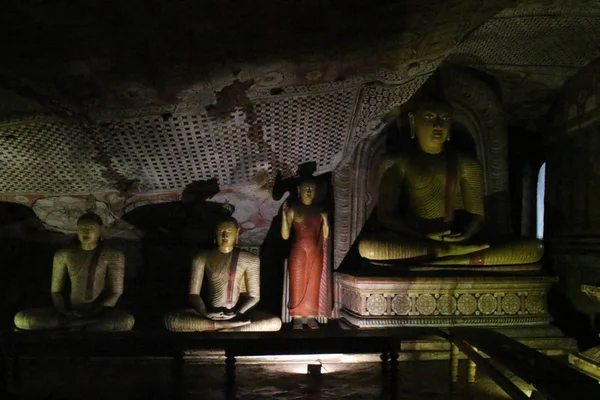 Sochy Buddhy Kolem Jeskynního Chrámu Dambulla Přijata Srilanka Srpen 2018 — Stock fotografie