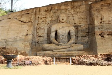 Belki Polonnaruwa, Gal Vihara Buda heykelinin en ikonik sitesi. Sri Lanka'da Ağustos 2018 alınan.