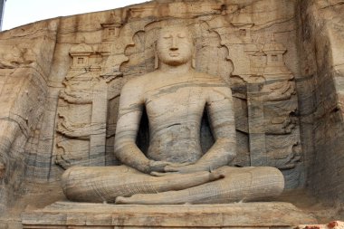 Belki Polonnaruwa, Gal Vihara Buda heykelinin en ikonik sitesi. Sri Lanka'da Ağustos 2018 alınan.
