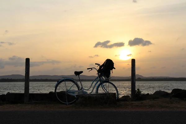 Ein Fahrrad Und Sonnenuntergang Rund Den See Bendiwewa Polonnaruwa Aufgenommen — Stockfoto