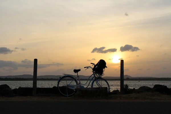 Ein Fahrrad Und Sonnenuntergang Rund Den See Bendiwewa Polonnaruwa Aufgenommen — Stockfoto