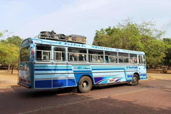 Ônibus Público Fretado Parou Cidade Antiga Polonnaruwa Tomado Sri Lanka — Fotografia de Stock