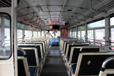 Çeviri: Sigiriya için gidiş genel bos içinde değil kalabalık boş. Sri Lanka'da Ağustos 2018 alınan.