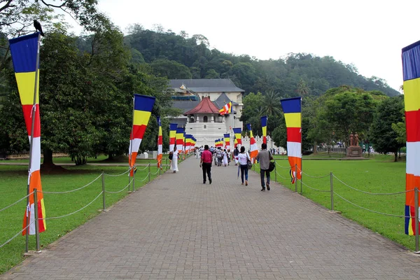 Camino Entrada Del Templo Del Diente Sagrado Kandy Tomado Sri —  Fotos de Stock