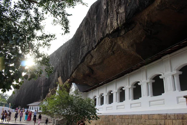 Templo Cueva Dambulla Bajo Una Roca Colgante Complejo Más Grande — Foto de Stock