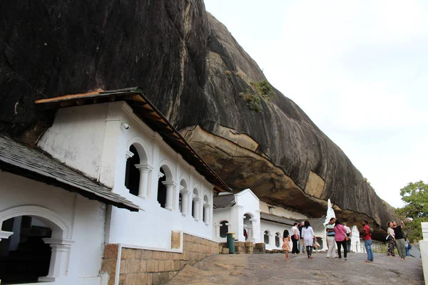 Kişi Hacılar Turist Dambulla Mağara Tapınağın Çevresinde Srilanka Ağustos 2018 — Stok fotoğraf