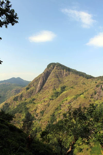 Küçük Adam Zirve Ella Içinde Ella Kaya Görünümü Sri Lanka — Stok fotoğraf