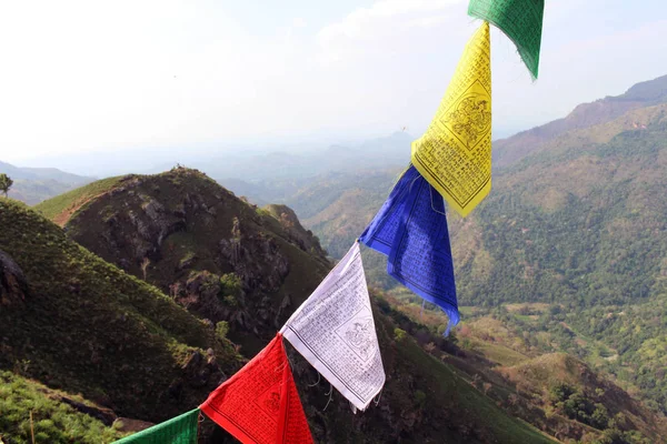 Die Buddhistischen Gebetsfahnen Auf Dem Gipfel Des Kleinen Adam Ella — Stockfoto
