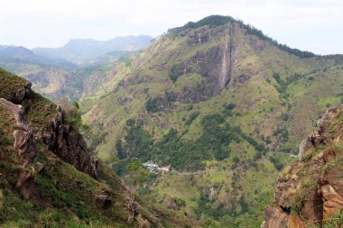 Küçük Adam'ın zirve Ella içinde Ella kaya görünümü. Sri Lanka'da Ağustos 2018 alınan.