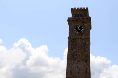 Duvar ve Saat Kulesi çevresinde Galle Fort. Sri Lanka'da Ağustos 2018 alınan.