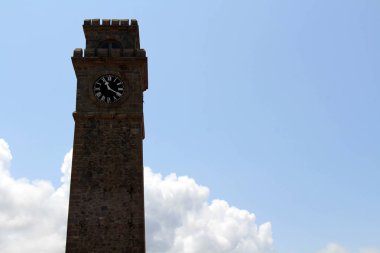 Duvar ve Saat Kulesi çevresinde Galle Fort. Sri Lanka'da Ağustos 2018 alınan.