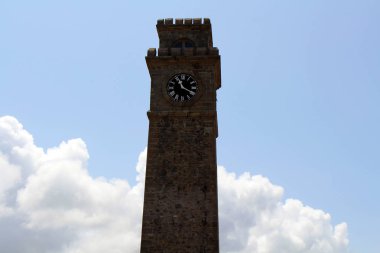 Duvar ve Saat Kulesi çevresinde Galle Fort. Sri Lanka'da Ağustos 2018 alınan.