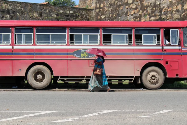 Galle Fort Durdurma Kırmızı Bir Otobüs Sri Lanka Ağustos 2018 — Stok fotoğraf