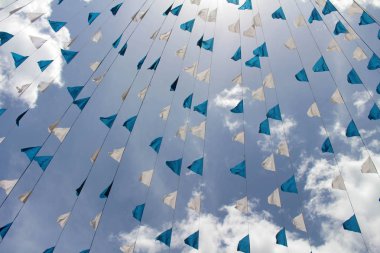 St Mary's Trincomalee Katedrali, benimseyen dua bayrakları Tibet'te severim. Sri Lanka'da Ağustos 2018 alınan.