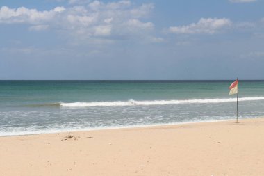 Trincomalee Nilaveli beyaz kum plaj sahil. Sri Lanka'da Ağustos 2018 alınan.