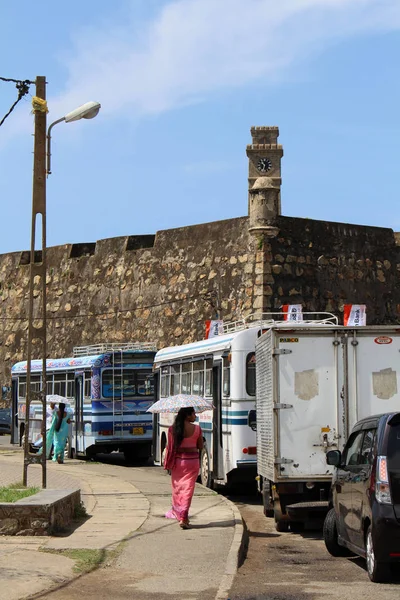Uma Senhora Cingalesa Local Passear Pelo Forte Galle Tomado Sri — Fotografia de Stock