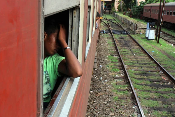 Lokal Sinhalese Ser Trött Ett Tåg Från Galle Till Colombo — Stockfoto