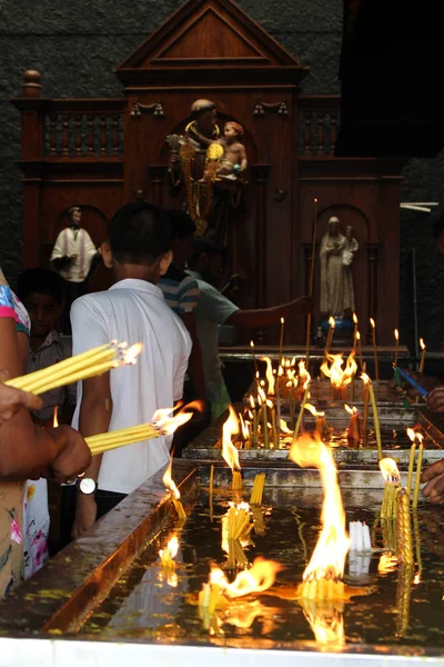 コロンボの聖アンソニー神社の巡礼者 2018年 スリランカで撮影 — ストック写真