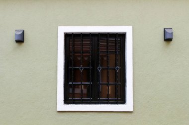 Çeviri: vintage windows ve lambalar veya Goa şehir ışıkları. Hindistan, Ağustos 2018 alınan.
