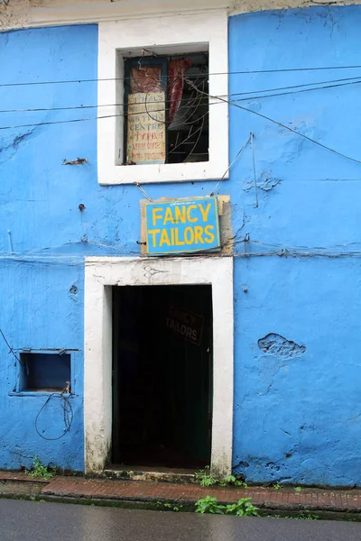 Vertaling Blauwe Vintage Kleurrijke Ramen Deuren Goa Stad Genomen India — Stockfoto