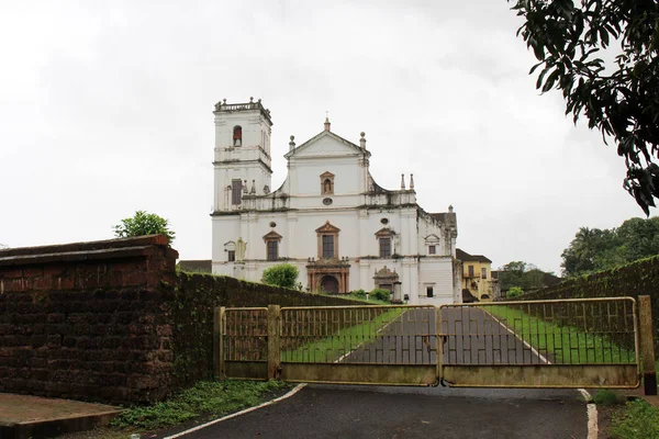 Die Weiße Majestätische Kathedrale Des Alten Goa Goa Velha Aufgenommen — Stockfoto