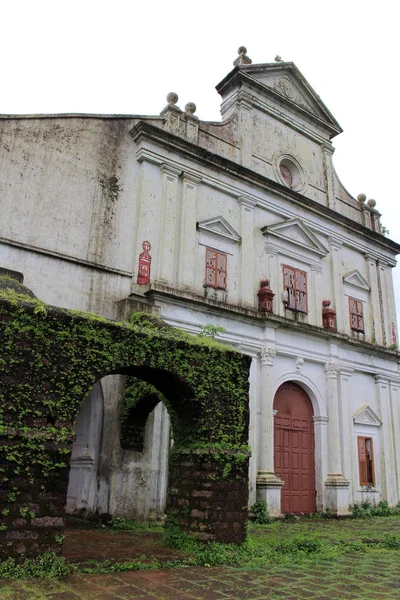 Den Forladte Kirke Vor Frue Bjerget Bakken Goa Taget Indien - Stock-foto