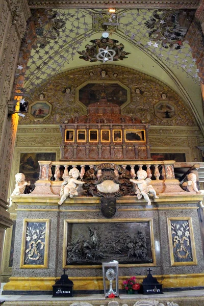 Grav Incorrupted Kroppen Francis Xavier Bom Jesus Basilika Gamla Goa — Stockfoto