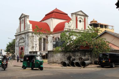 Çeviri: Hollanda Reform Kilisesi Wolvendaal Street Colombo. Sri Lanka'da Ağustos 2018 alınan.