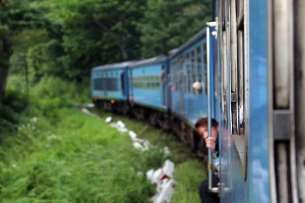 Turistas Sentem Felizes Longo Caminho Trem Azul Cênico Para Ella — Fotografia de Stock