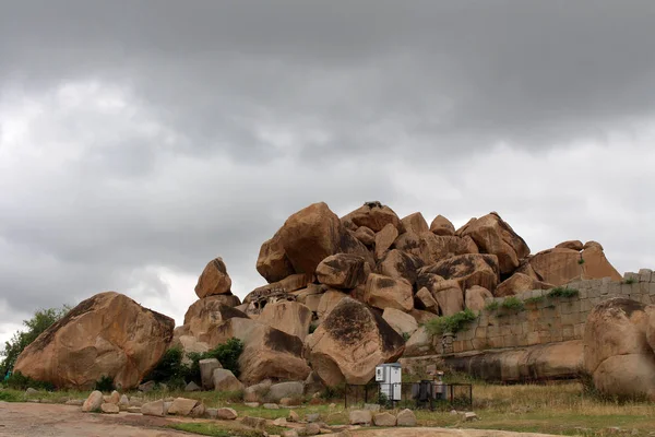 Las Montañas Rocosas Colinas Transformadores Que Rodean Los Templos Hampi — Foto de Stock