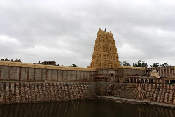 Proeminente Templo Virupaksha Ainda Uso Hampi Tomado Índia Agosto 2018 — Fotografia de Stock