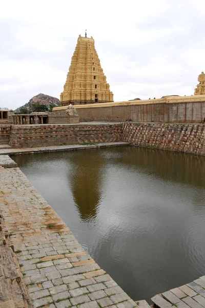 Estanque Piscina Templo Virupaksha Todavía Uso Hampi Tomado India Agosto — Foto de Stock