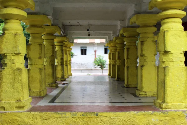 ハンピ Anegundi の主要な島間の黄寺 インドでは 撮影した 2018年 — ストック写真