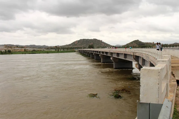 Puente Que Conecta Dos Tierras Separadas Hampi Anegundi Tomado India — Foto de Stock