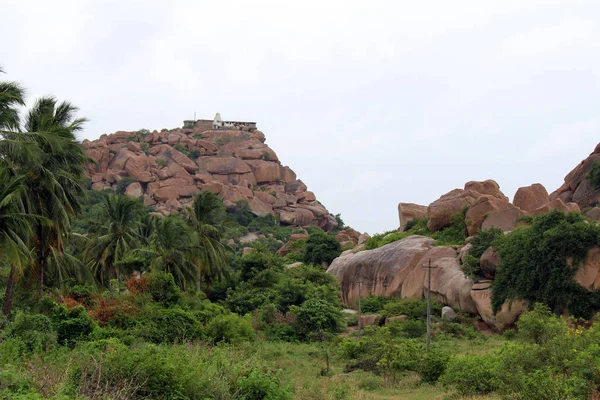Häivy Matkalla Matanga Hilliin Sen Päällä Temppeli Otettu Hampissa Intiassa — kuvapankkivalokuva