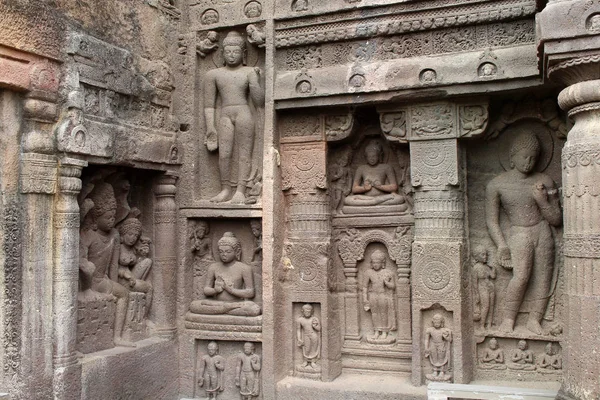 阿旃陀洞穴的奇观 岩石切割的佛教纪念碑 采取在印度 2018年8月 — 图库照片