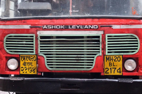Çeviri Kırmızı Yerel Halk Otobüsü Aurangabad Içinde Ajanta Veya Ellora — Stok fotoğraf