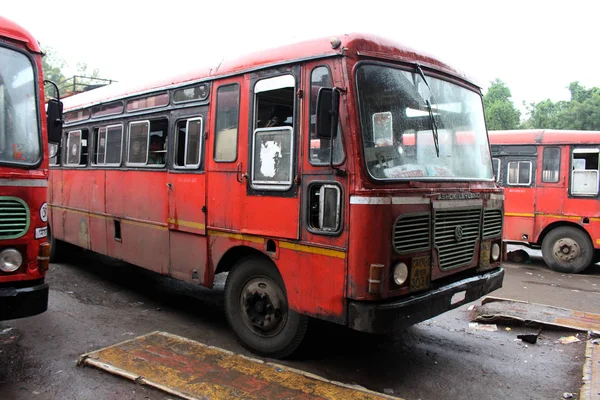 Çeviri Kırmızı Yerel Halk Otobüsü Aurangabad Içinde Ajanta Veya Ellora — Stok fotoğraf