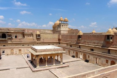 Amer (ya da Amber) ayrıntılarını Jaipur kalede. Hill altı Rajasthan Forts biri. Hindistan, Ağustos 2018 alınan.