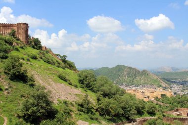 Jaigarh Fort Amer Fort ve Jaipur şehre bakan. Hindistan, Ağustos 2018 alınan.