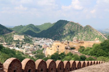 Jaigarh Fort Amer Fort ve Jaipur şehre bakan. Hindistan, Ağustos 2018 alınan.