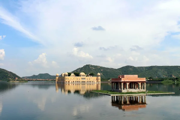 Jal Mahal Tam Ortasında Adam Sagar Gölü Jaipur Şehrinde Palace — Stok fotoğraf