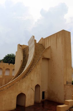 Jaipur, Jantar Mantar Gözlemevi mimari astronomik aletleri oluşur. Hindistan, Ağustos 2018 alınan.