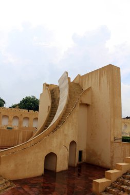 Jaipur, Jantar Mantar Gözlemevi mimari astronomik aletleri oluşur. Hindistan, Ağustos 2018 alınan.