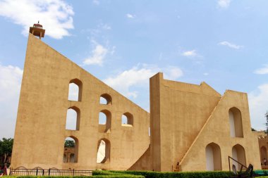 Jaipur, Jantar Mantar Gözlemevi mimari astronomik aletleri oluşur. Hindistan, Ağustos 2018 alınan.