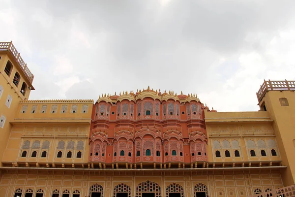 Hawa Mahal Jaipur Şehrinde Içinde Ayrıntılı Süsler Hindistan Ağustos 2018 — Stok fotoğraf